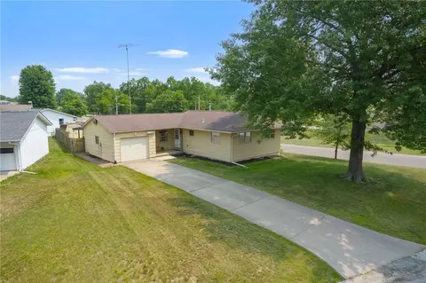1109 Clearview Dr, Oskaloosa, IA 52577