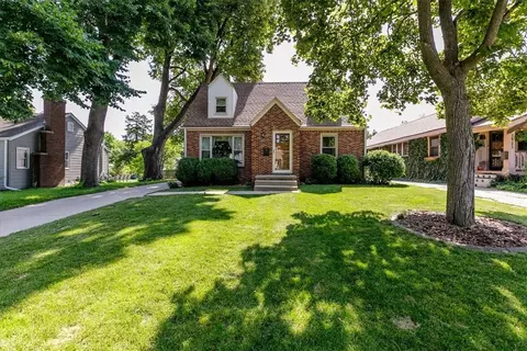 2417 37th St, Des Moines, IA 50310