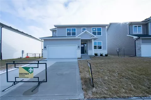 740 SE Booth Ave, Waukee, IA 50263