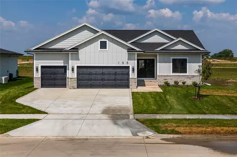 155 NW Valleyview Dr, Waukee, IA 50263