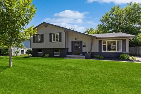 7719 Dellwood Dr, Urbandale, IA 50322