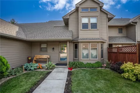 2036 Elm Cir, West Des Moines, IA 50265