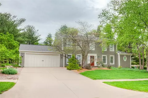 1213 Bruce Ln, Pella, IA 50219