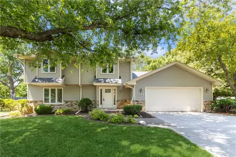 512 36th St, West Des Moines, IA 50265