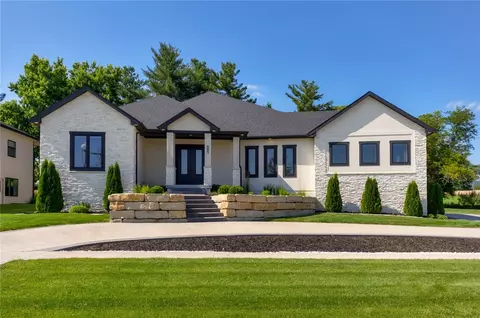 685 Silverleaf Ln, Waukee, IA 50263