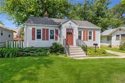 2520 40th Pl, Des Moines, IA 50310