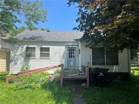 218 W State St, Colfax, IA 50054