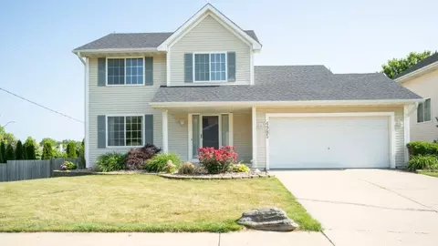 4985 Raintree Dr, West Des Moines, IA 50265