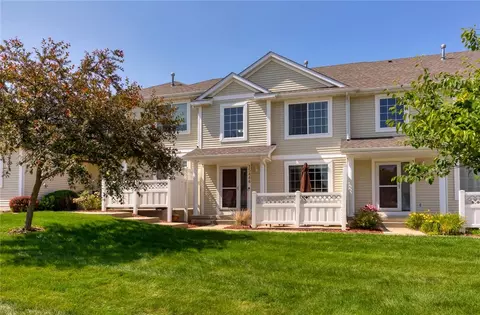 15444 Walnut Hills Dr, Urbandale, IA 50323