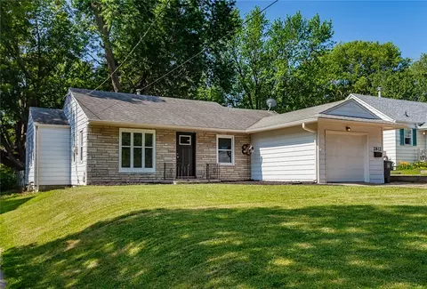 2812 Sheridan Ave, Des Moines, IA 50310