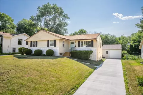 536 28th St, West Des Moines, IA 50265