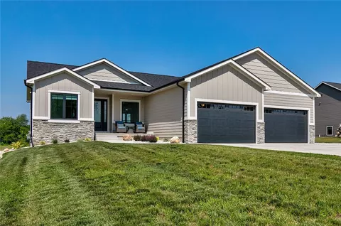 10090 NW 121st St, Granger, IA 50109