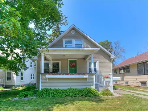 109 S Maple Ave, Ames, IA 50010