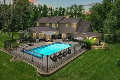 32310 Wildwood Dr, Adel, IA 50003