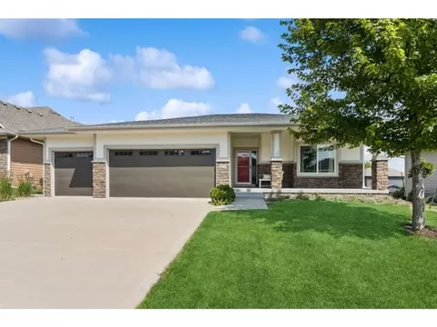 2771 NW 167th St, Clive, IA 50325