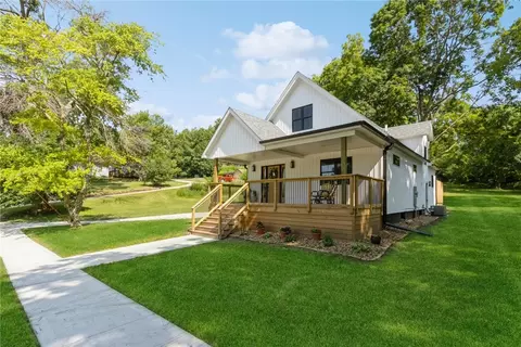 901 Grand St, Guthrie Center, IA 50115