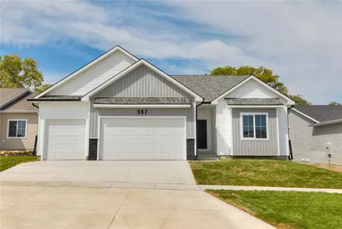 967 NE 64th Ave, Des Moines, IA 50313