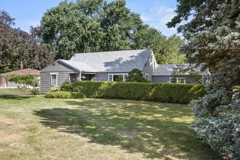 5125 NW 62nd Ave, Johnston, IA 50131