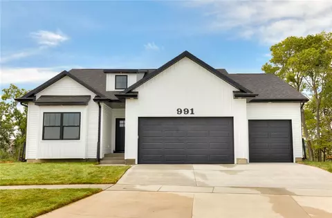 991 NE 64th Ave, Des Moines, IA 50313
