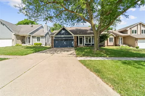 517 53rd Pl, West Des Moines, IA 50266