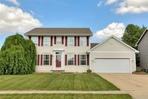 215 Linden Dr, Waukee, IA 50263