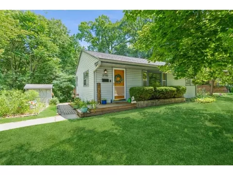 3700 Urbandale Ave, Des Moines, IA 50310
