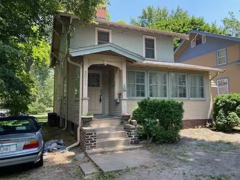 2011 E 9th St, Des Moines, IA 50316