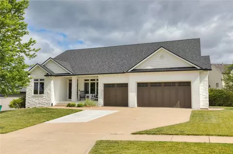 15911 Aurora Ave, Urbandale, IA 50323