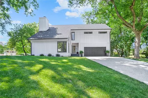 1624 NW 106th St, Clive, IA 50325