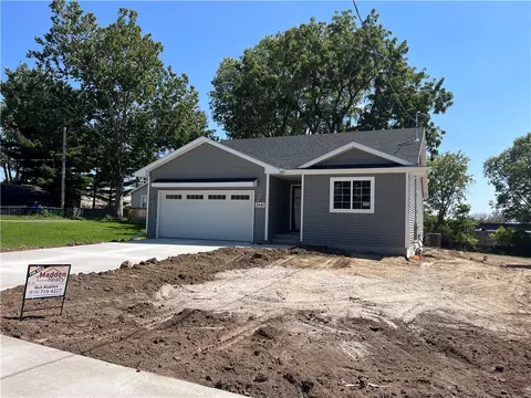 2445 E Douglas Ave, Des Moines, IA 50317