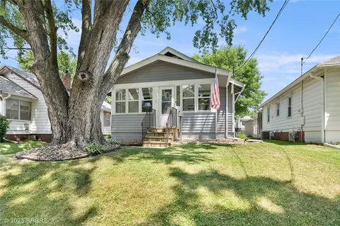 3905 Cambridge St, Des Moines, IA 50313
