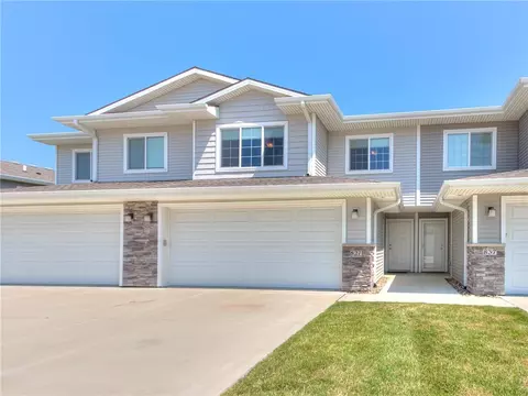 827 NE Landon Ln, Waukee, IA 50263