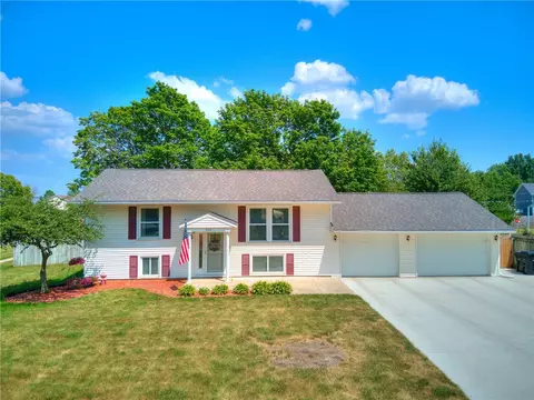 560 NE Plum Ave, Earlham, IA 50072
