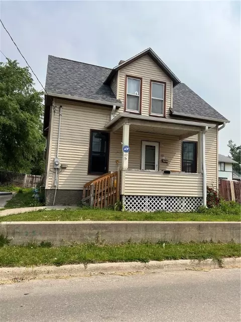 110 S 5th Ave W, Newton, IA 50208