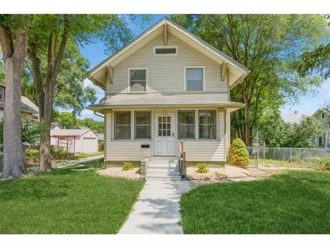 1102 E Jefferson Ave, Des Moines, IA 50316