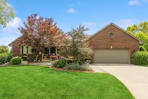 500 58th Ct, West Des Moines, IA 50266