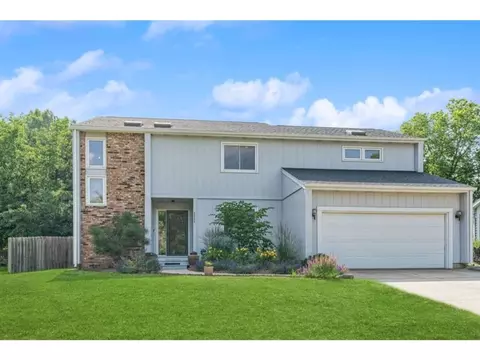 9939 Hammontree Dr, Urbandale, IA 50322