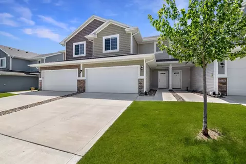 223 Pin Oak Ct, Norwalk, IA 50211
