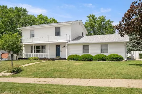 586 Greenfield Pkwy, Des Moines, IA 50320