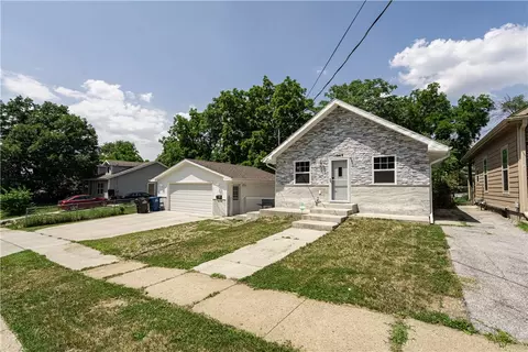 1949 Francis Ave, Des Moines, IA 50314