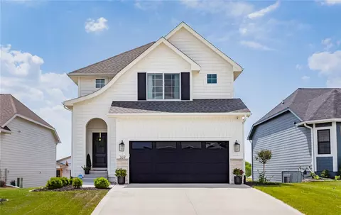 369 S 91st St, West Des Moines, IA 50266