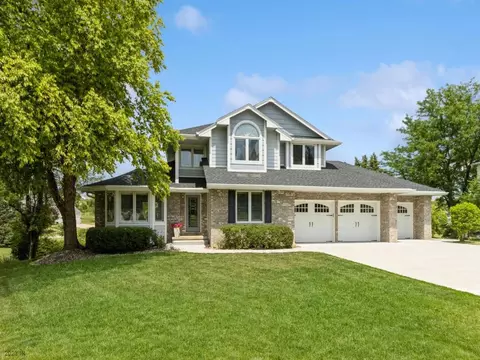 825 SE Southbranch Dr, Waukee, IA 50263