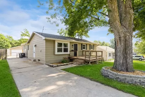 1011 Lewis Ave, Des Moines, IA 50315