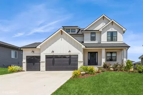 10165 Thorne Dr, West Des Moines, IA 50266