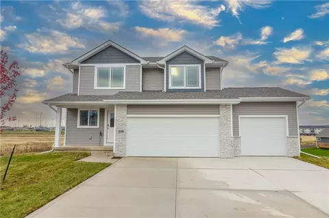 335 NW Horan Ct, Waukee, IA 50263