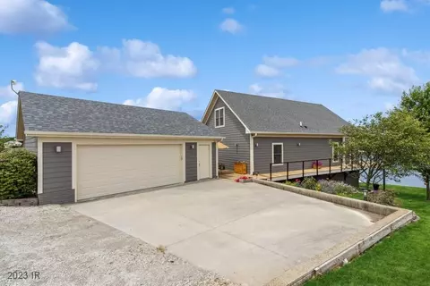 3062 S Shore Dr, Ellston, IA 50074