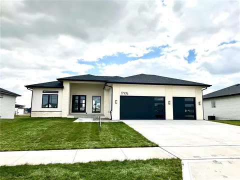17976 Hammontree Cir, Clive, IA 50325
