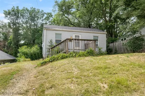 1270 E 36th Ct, Des Moines, IA 50317