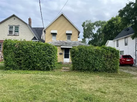 1645 Lyon St, Des Moines, IA 50316