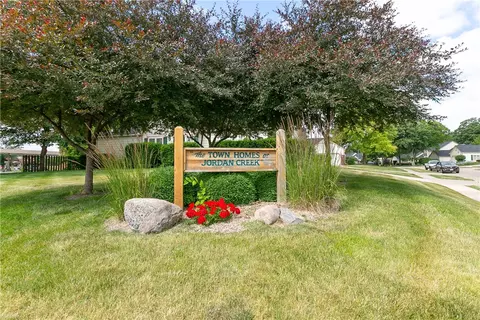 3511 Oak Creek Pl, West Des Moines, IA 50265